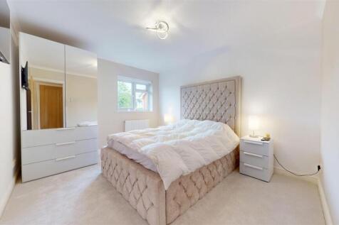 Lakeside Court Bedroom