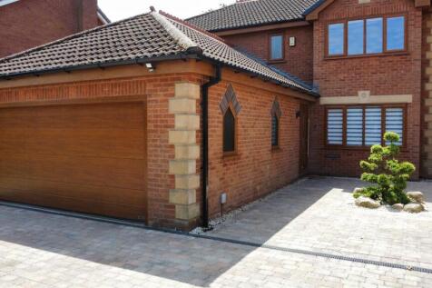 Lakeside Court For Sale
