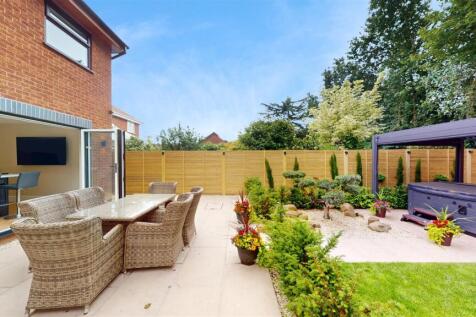 Lakeside Court Rear Garden