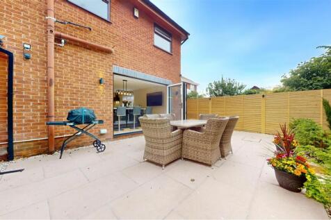 Lakeside Court Rear Garden