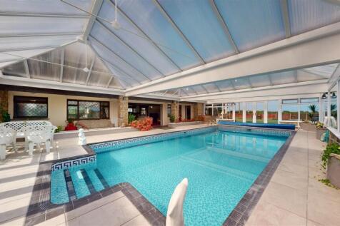 Red Cat Lane Swimming Pool