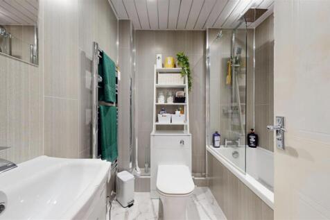 The Shires Bathroom