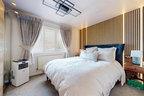 The Shires Bedroom