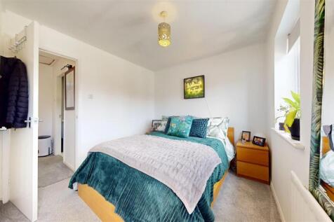 The Shires Bedroom