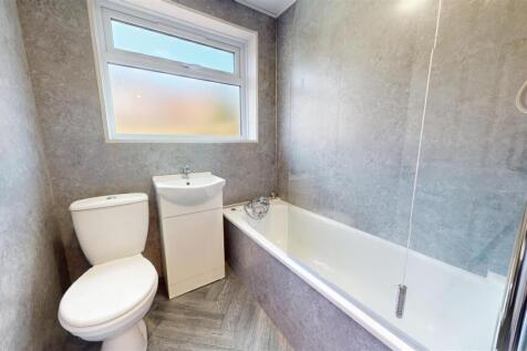 Gleave Street Shower Room