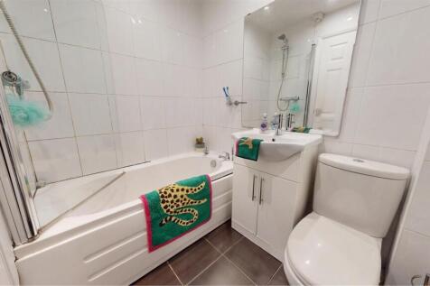 Hopkins Close Bathroom