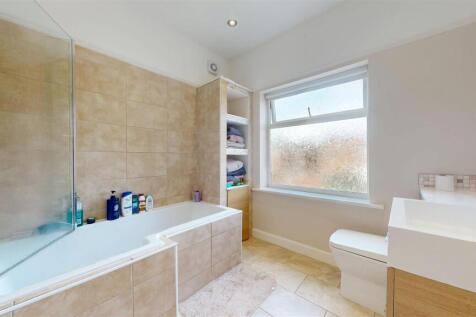 Dentons Green Lane Bathroom