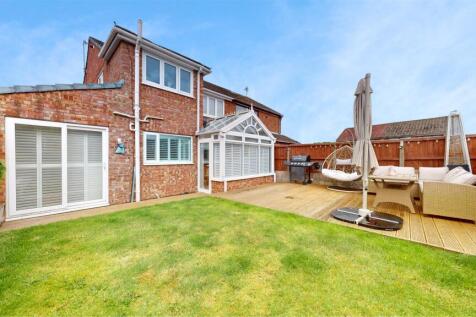 Paisley Avenue Rear Garden