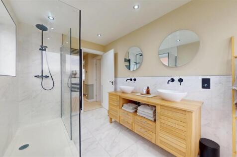 Paisley Avenue Bathroom
