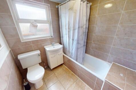 Derbyshire Hill Road Bathroom