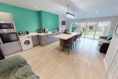 Cross Pit Lane Kitchen