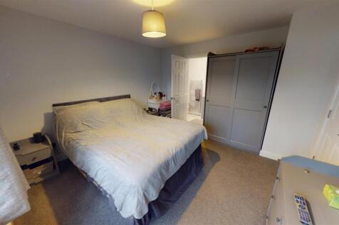Cross Pit Lane Bedroom