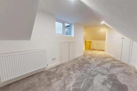 Cross Pit Lane Bedroom