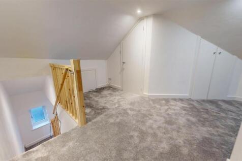 Cross Pit Lane Bedroom