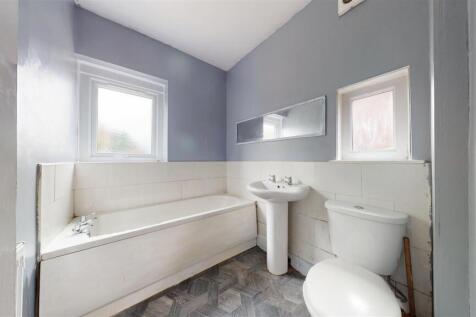 Leslie Road Bathroom