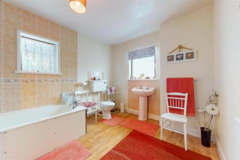 Carnegie Crescent Bathroom