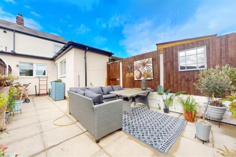 Bushey Lane Rear Yard