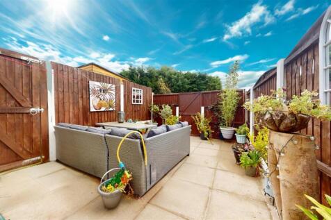 Bushey Lane Rear Yard