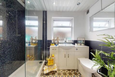 Greenfield Road Bathroom