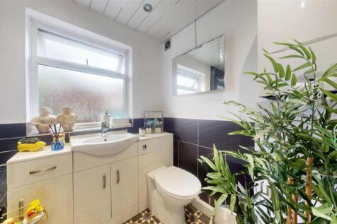 Greenfield Road Bathroom