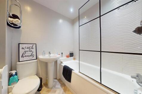 Deerfield Close Bathroom