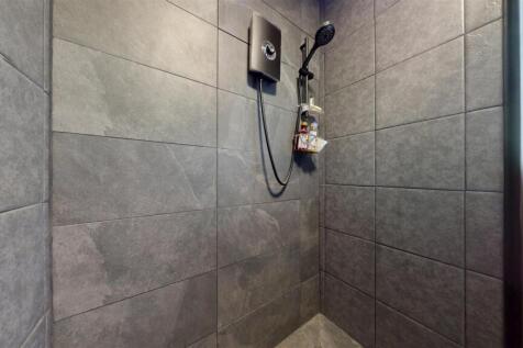 Mona Street Bathroom