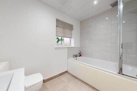 The Spires, Family Bathroom