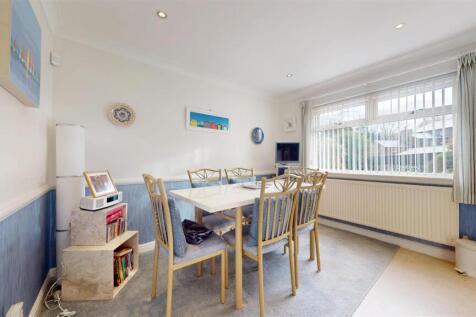 Tern Way, Dining Area