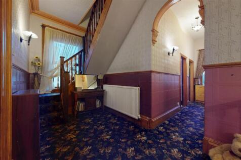 Laurel Road, Landing