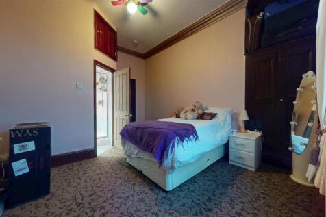 Laurel Road, Bedroom