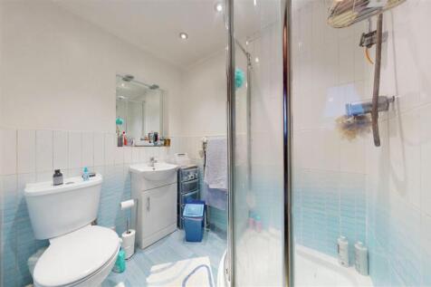 Laurel Road, En-Suite