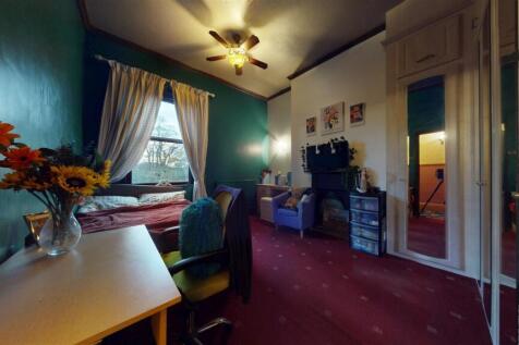 Laurel Road, Bedroom