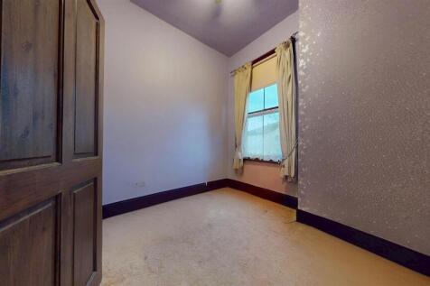 Laurel Road, Bedroom