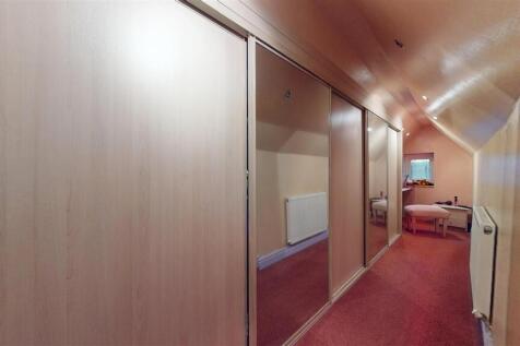 Laurel Road, Bedroom