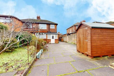 Queens Drive Rear Yard