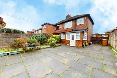 Queens Drive Rear Yard