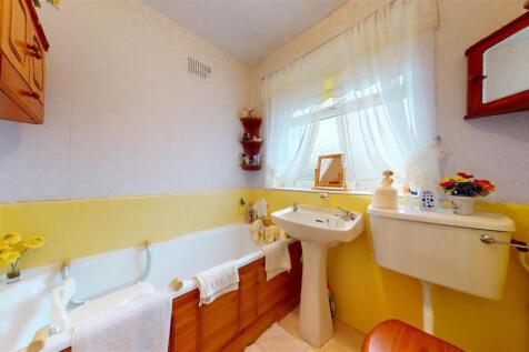 Queens Drive Bathroom