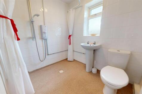 Holly Bank Grove Bathroom