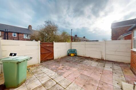 Holly Bank Grove Rear Garden