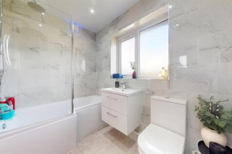 Heron Grove Bathroom