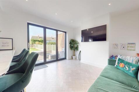 Heron Grove Kitchen Diner