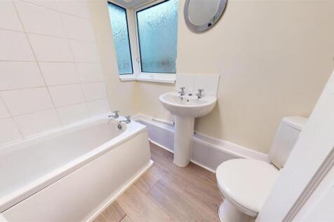 Yew Tree Avenue Bathroom