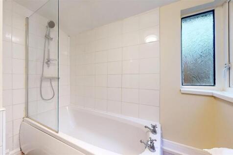 Yew Tree Avenue Bathroom