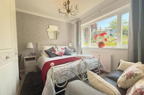 Sitting Room/Bedroom 2