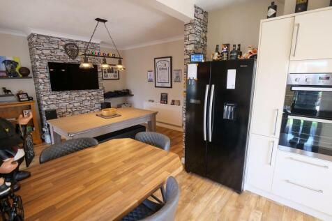 Kitchen Dual Aspect
