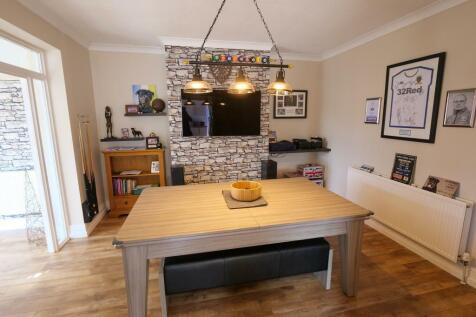 Dining Room Dual Aspect
