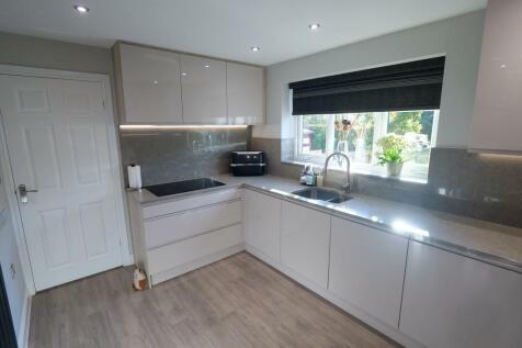 Kitchen Dual Aspect