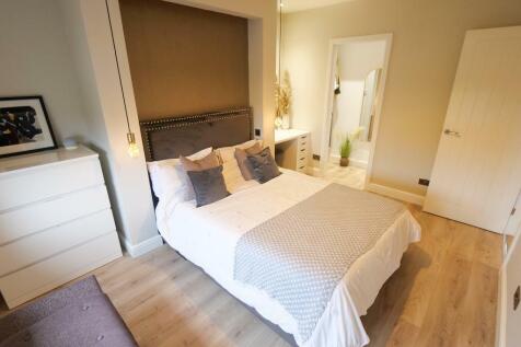 Master Bedroom Dual Aspect
