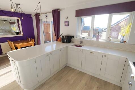 Kitchen Dual Aspect