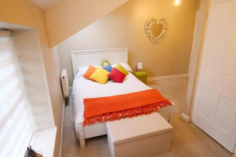 Master Bedroom Dual Aspect